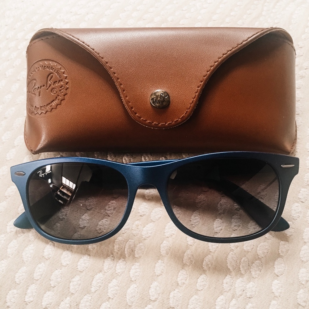 Rayban Matte Navy Liteforce Wayfarers